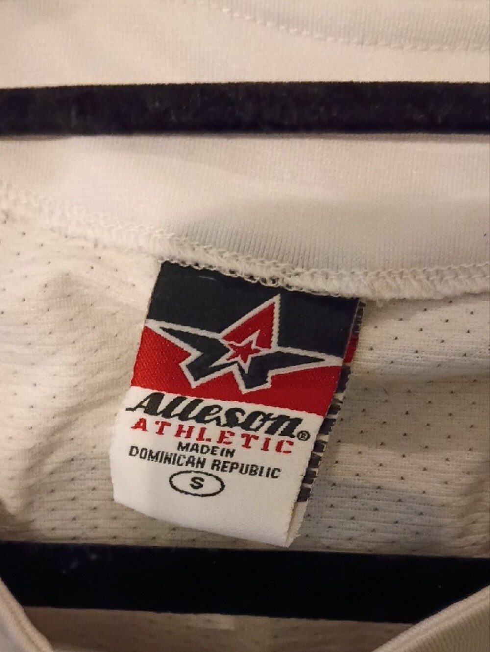 White Mariners Button-Front Jersey with Black & Red Accents - Picture 7 of 7
